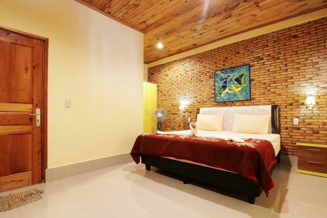 Tuk Tuk Timbul Bungalows Rum bild